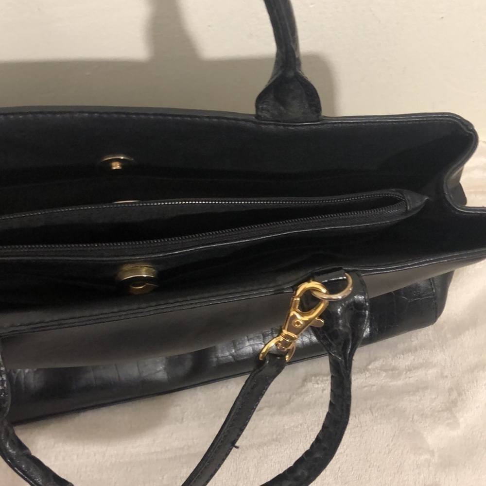 ETIENNE AIGNER VINTAGE BLACK LEATHER CROSSBODY 15" X 7" X 2 1/2" PREWORN - Picture 6 of 16